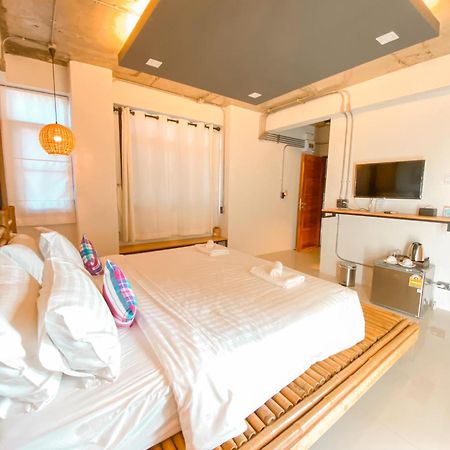 Hotel Luck Esan Loft Ubon Ratchathani Esterno foto