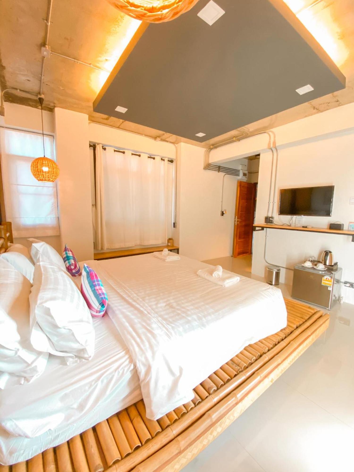 Hotel Luck Esan Loft Ubon Ratchathani Esterno foto