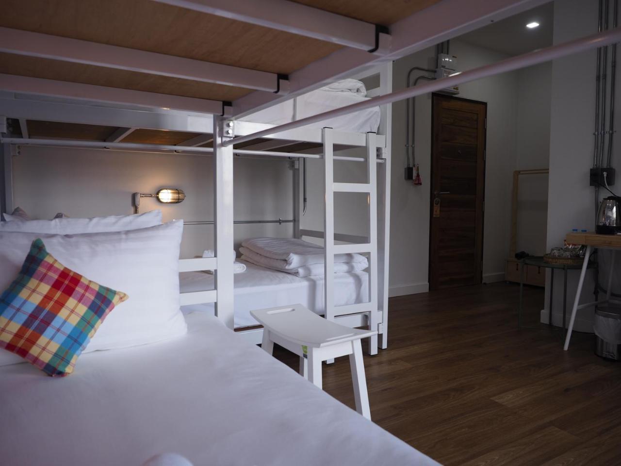 Hotel Luck Esan Loft Ubon Ratchathani Esterno foto