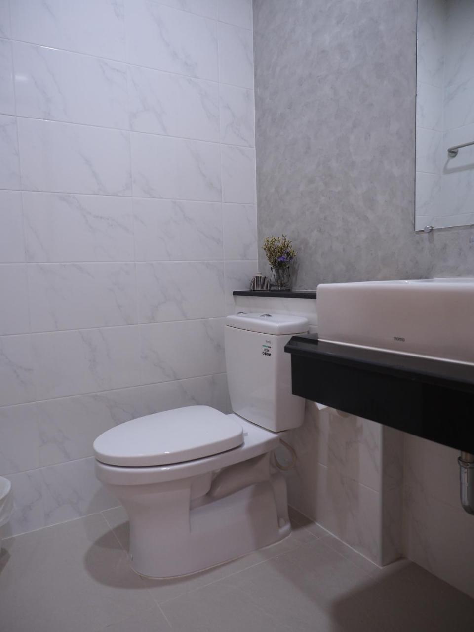 Hotel Luck Esan Loft Ubon Ratchathani Esterno foto