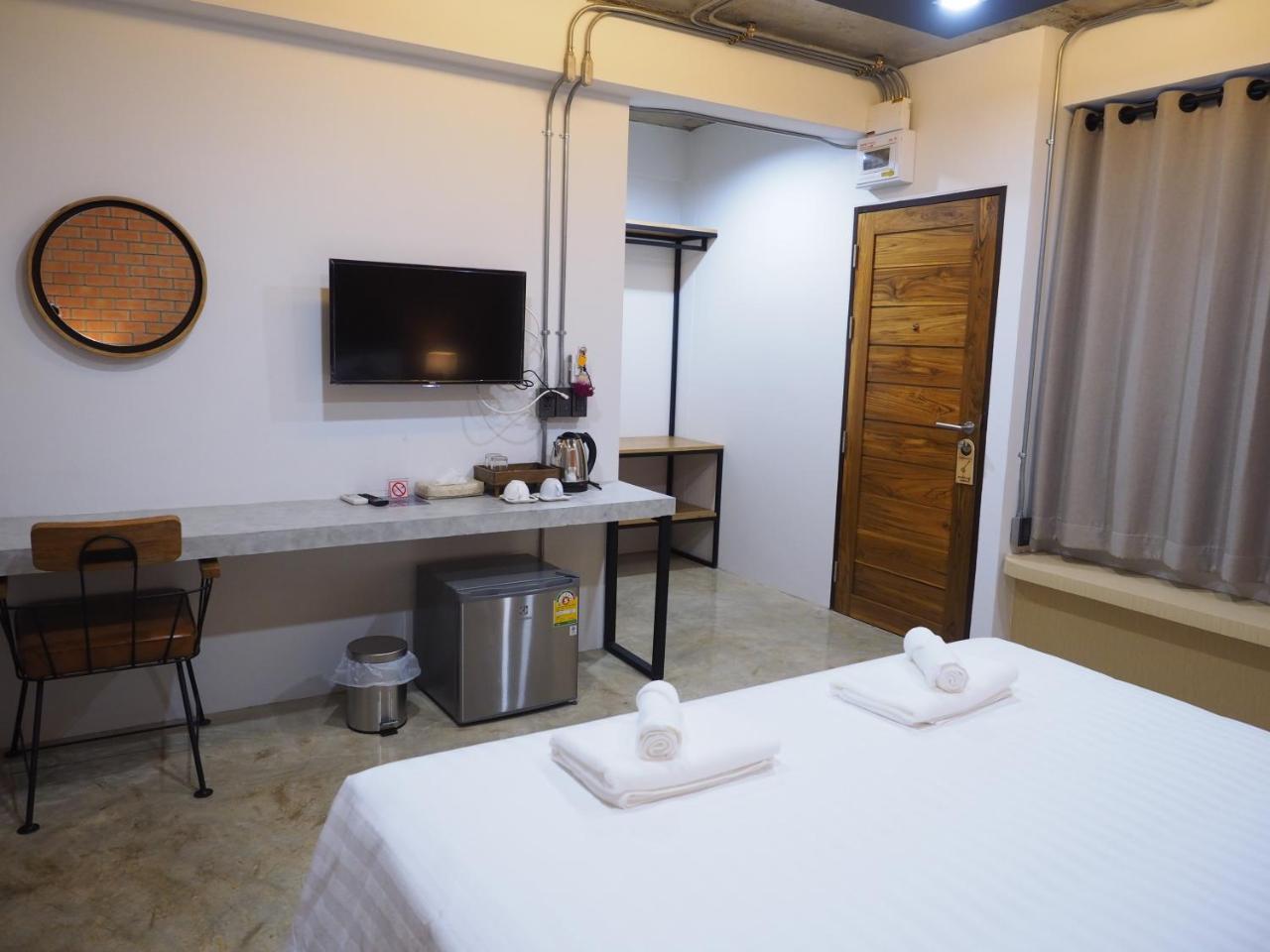 Hotel Luck Esan Loft Ubon Ratchathani Esterno foto