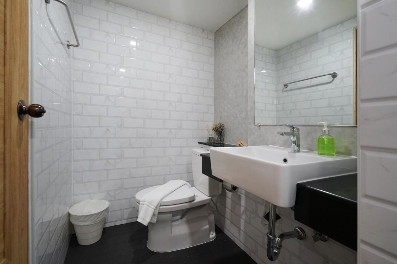 Hotel Luck Esan Loft Ubon Ratchathani Esterno foto