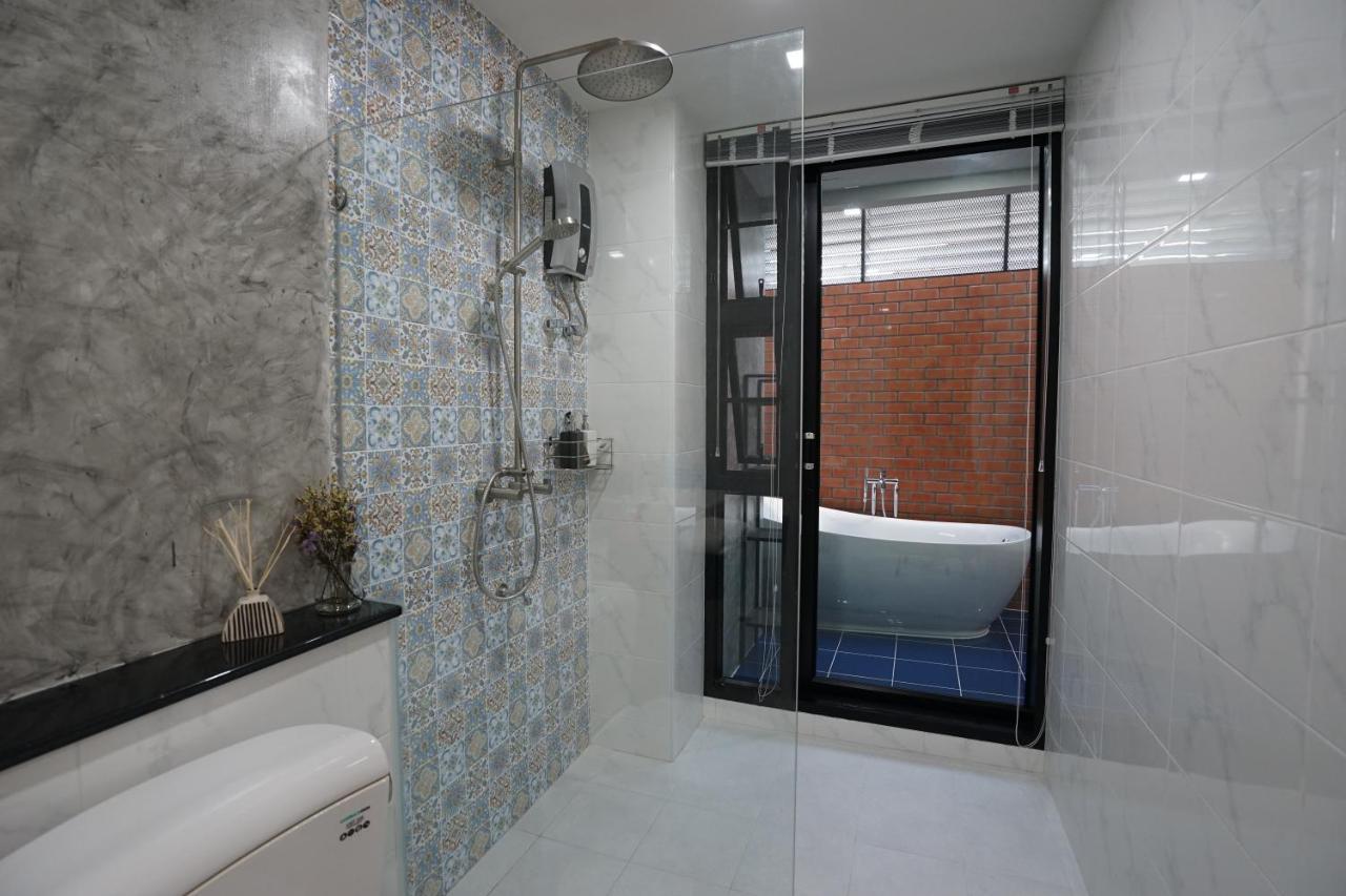 Hotel Luck Esan Loft Ubon Ratchathani Esterno foto